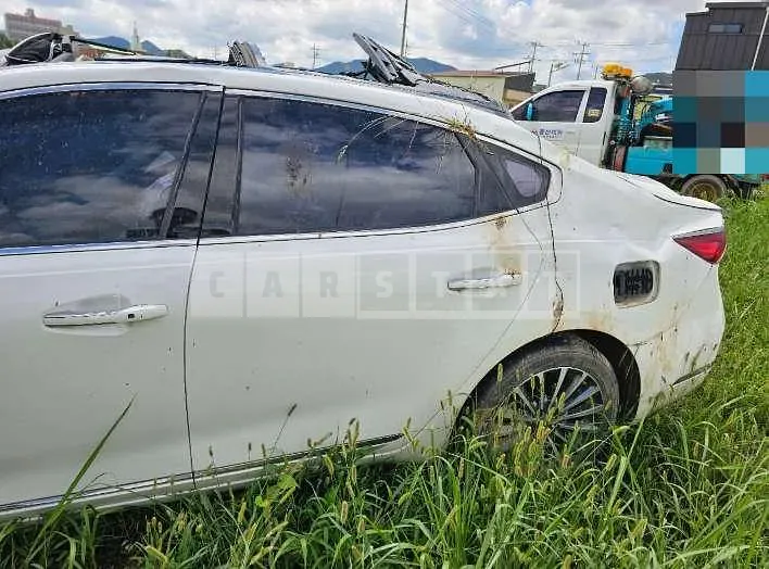 Photo 2 of 26: 2017 Kia K7 — Korean insurance auction