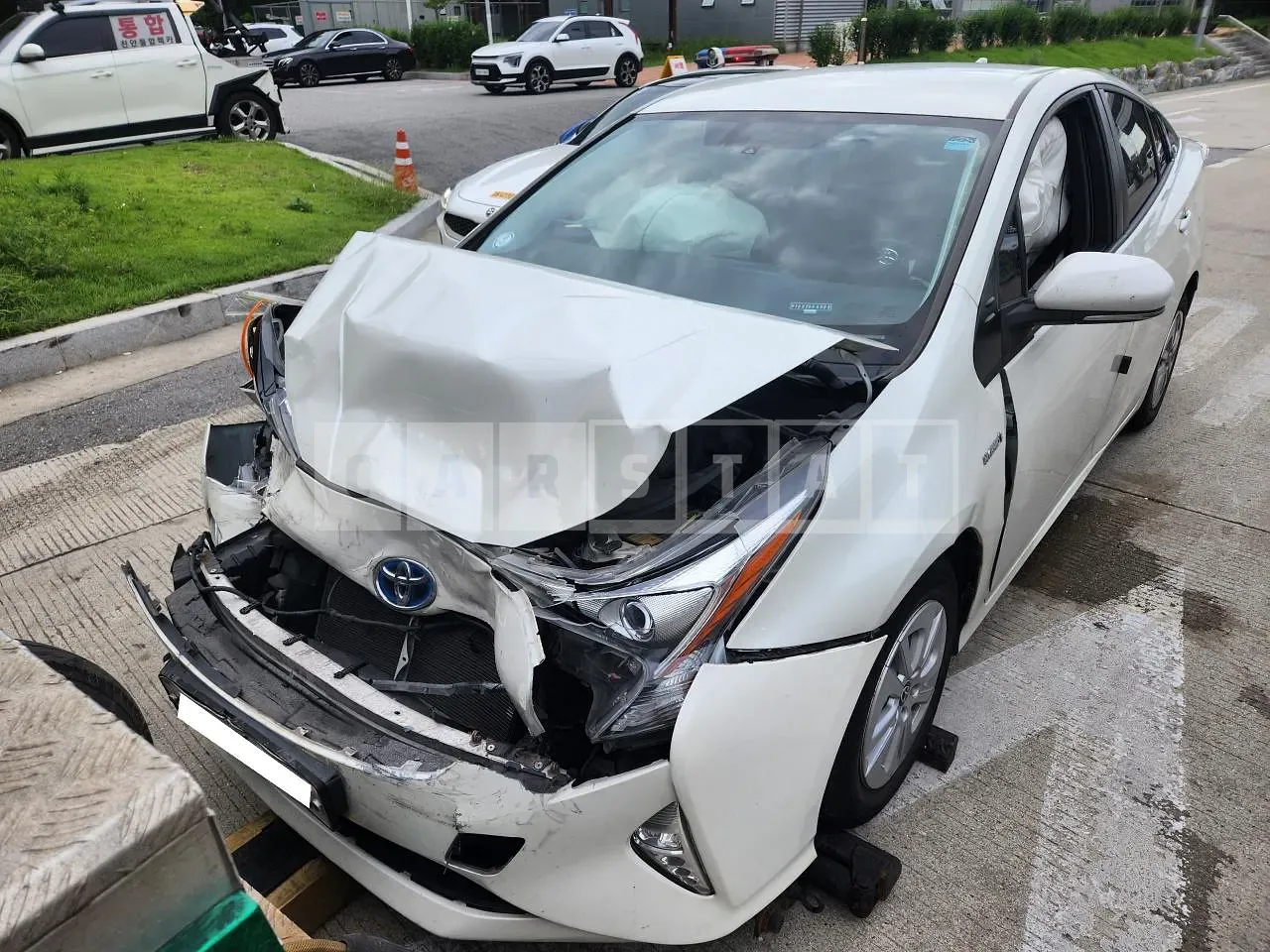 Photo 2 of 13: 2017 Toyota Prius, VIN JTDKBRFU9H3545707 — Korean insurance auction