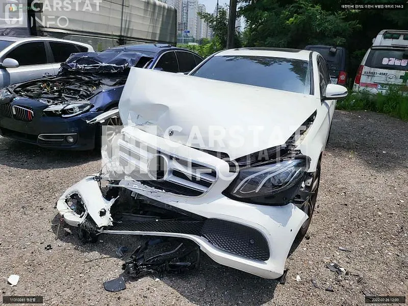 Photo 2 of 24: 2018 Mercedes-Benz E300, VIN WDDZF4JB0KA548547 — Korean insurance auction