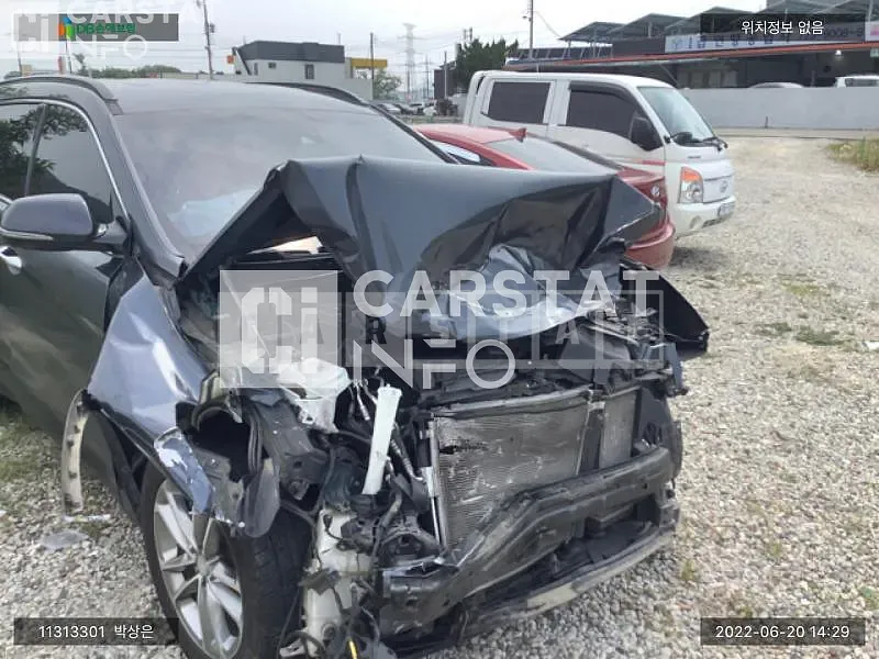 Photo 2 of 20: 2015 Hyundai Santa Fe, VIN KMHSW81UDGU616772 — Korean insurance auction