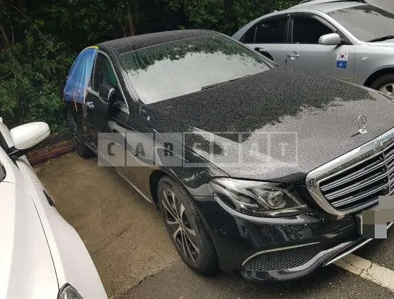 Photo 2 of 18: 2019 Mercedes-Benz E300e — Korean insurance auction
