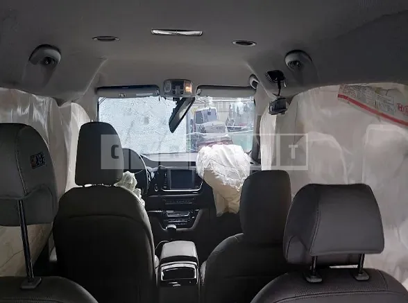 Photo 2 of 17: 2018 Kia Carnival — Korean insurance auction