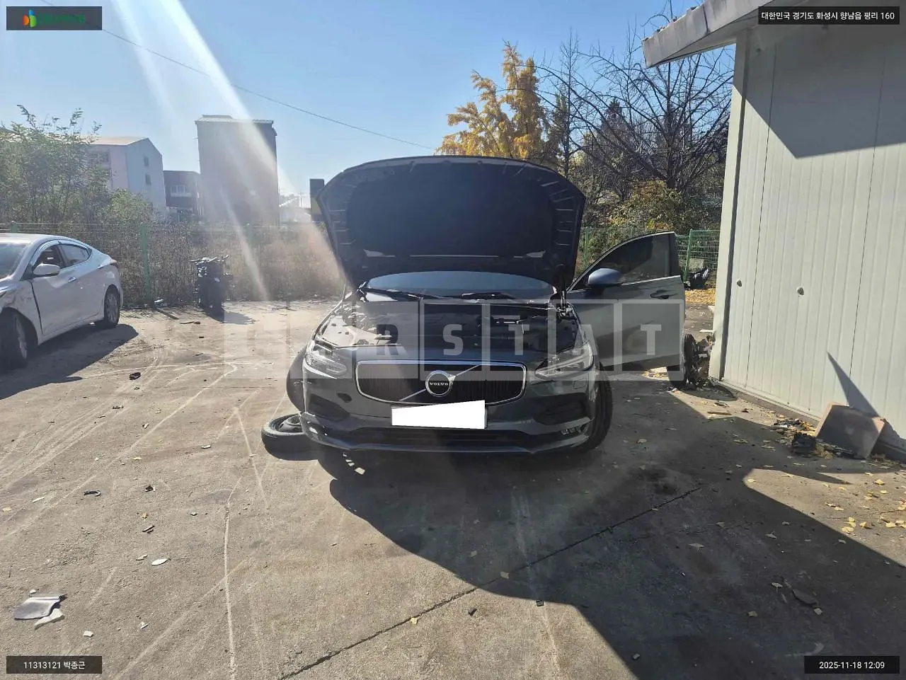 Photo 2 of 10: 2017 Volvo S90 D5 AWD, VIN YV1PS68BCH1006727 — Korean insurance auction