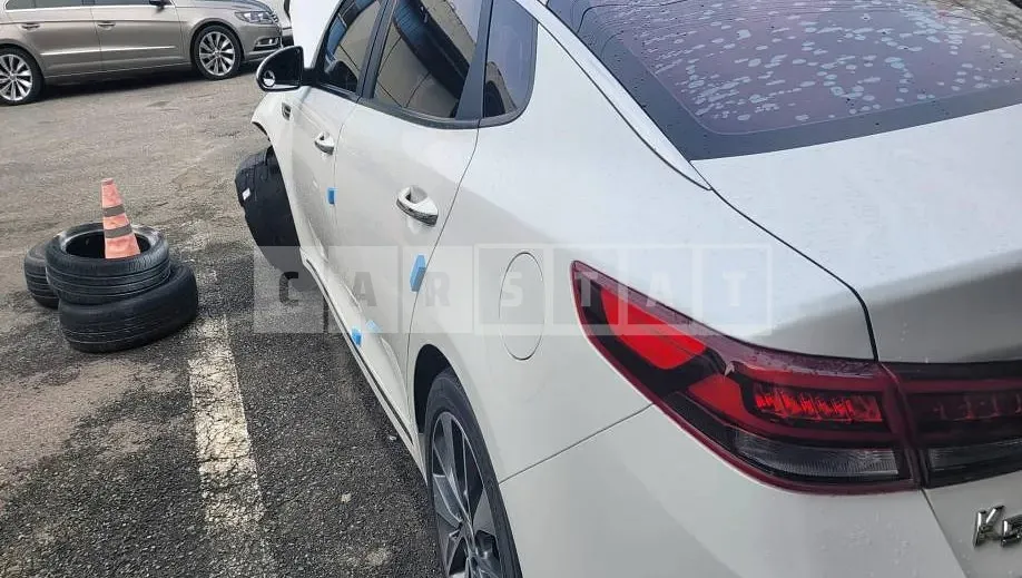 Photo 2 of 11: 2015 Kia K5 — Korean insurance auction