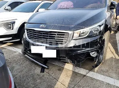 Photo 1 of 17: 2017 Kia Carnival, VIN KNAMC81ABHS262743 — Korean insurance auction
