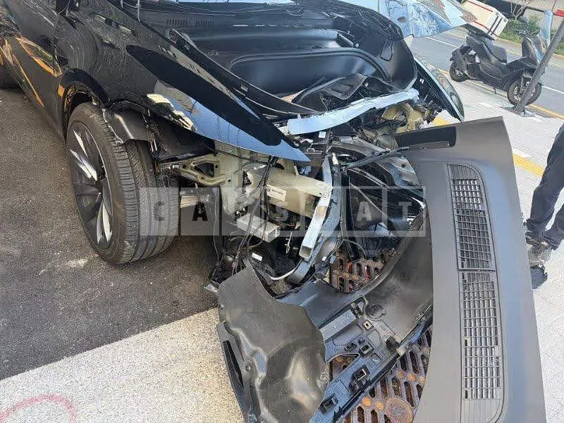 Photo 2 of 29: 2026 Tesla Model Y Premium Long Range, VIN LRWYGCEK7TC821753 — Korean insurance auction