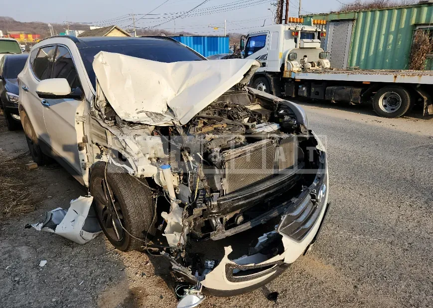 Photo 2 of 20: 2015 Hyundai Santa Fe, VIN KMHSW81UBFU420777 — Korean insurance auction