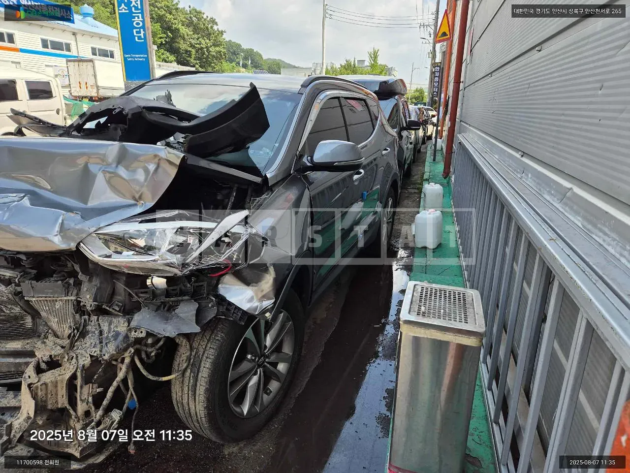 Photo 2 of 14: 2015 Hyundai Santa Fe, VIN KMHSW81UBFU495487 — Korean insurance auction