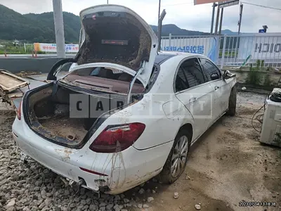 Photo 1 of 7: 2019 Mercedes-Benz E300 4Matic, VIN WDDZF4KB2KA668901 — Korean insurance auction
