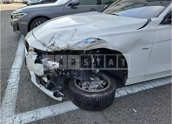 Photo 2 of 37: 2017 BMW 320i, VIN WBA8A9108HK823176 — Korean insurance auction