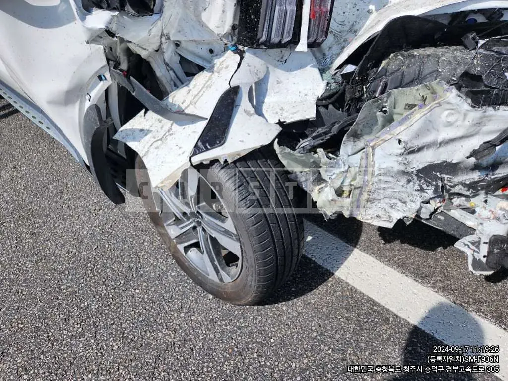 Photo 2 of 42: 2023 Kia Sorento — Korean insurance auction
