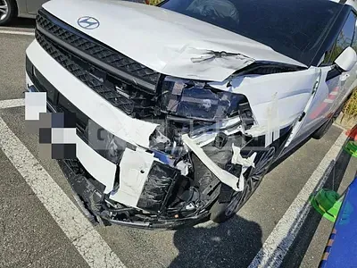 Photo 1 of 2: 2023 Hyundai Santa Fe — Korean insurance auction