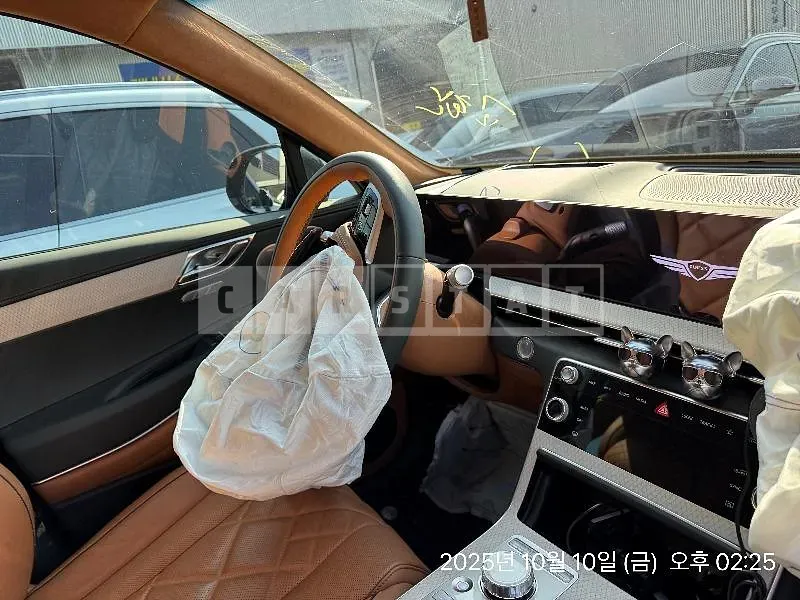 Photo 2 of 35: 2024 Genesis GV80 2.5T — Korean insurance auction
