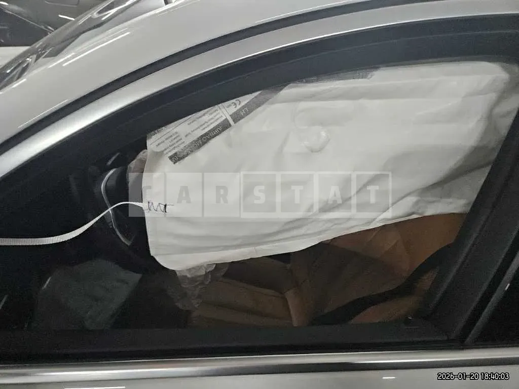Photo 2 of 16: 2022 BMW 520i — Korean insurance auction