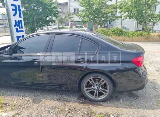 Photo 2 of 12: 2017 BMW 320d, VIN WBA8C510XHA067892 — Korean insurance auction