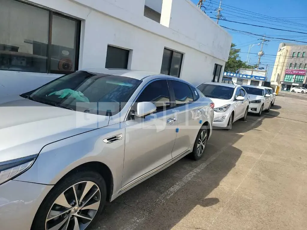 Photo 2 of 8: 2016 Kia K5, VIN KNAGX411BGA020189 — Korean insurance auction