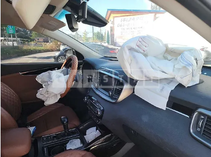 Photo 2 of 16: 2019 Kia Sorento, VIN KNAPK81BBKA501472 — Korean insurance auction