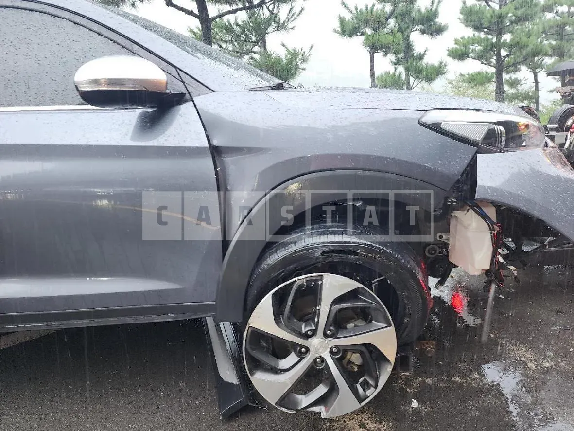 Photo 2 of 9: 2017 Hyundai Tucson (4WD) — Korean insurance auction