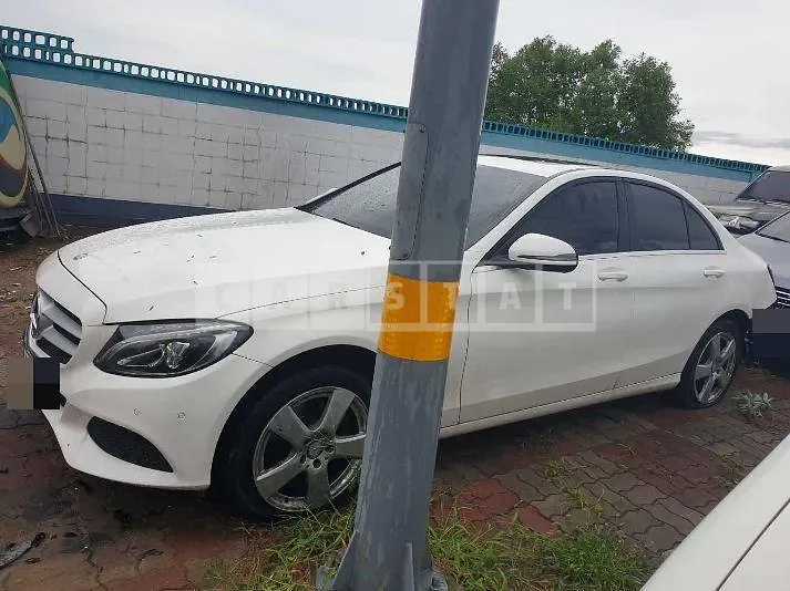 Photo 2 of 11: 2016 Mercedes-Benz C200 — Korean insurance auction