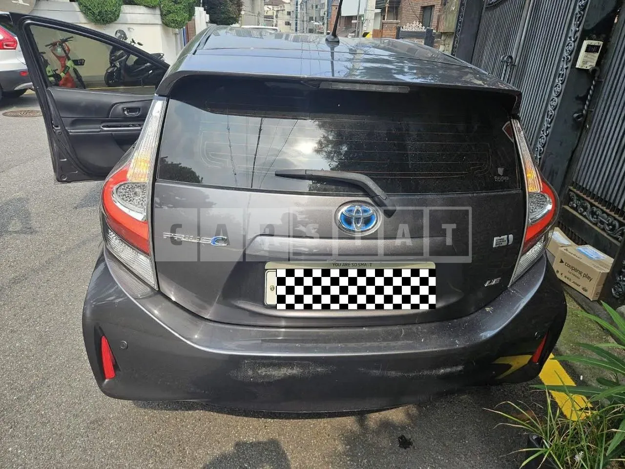 Photo 2 of 7: 2018 Toyota Prius C, VIN JTDKDTB34K1622099 — Korean insurance auction