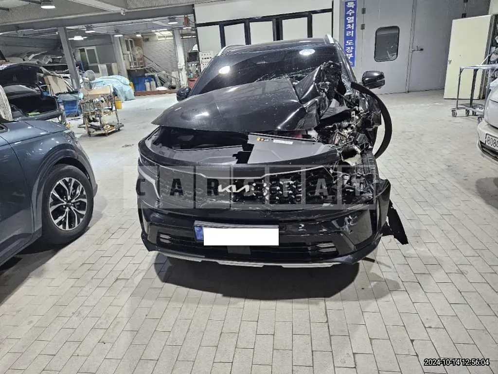 Photo 2 of 19: 2023 Kia Sorento — Korean insurance auction