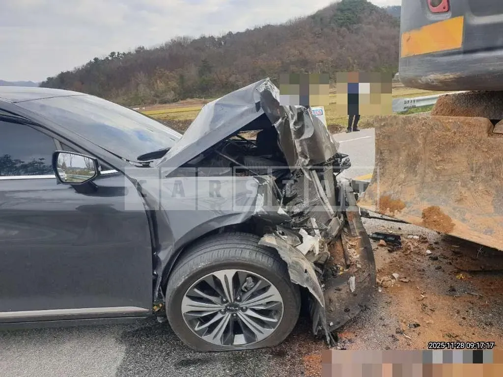 Photo 2 of 5: 2023 Kia K8 1.6 Hybrid — Korean insurance auction