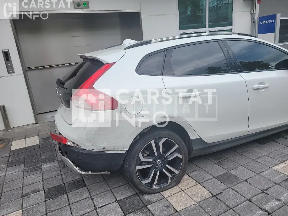 Photo 2 of 9: 2016 Volvo V40CC — Korean insurance auction
