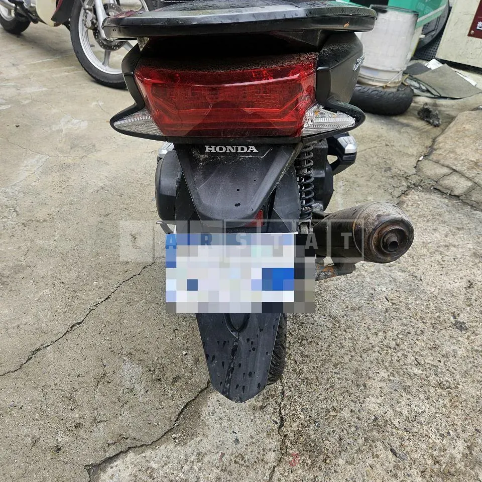 Photo 2 of 8: 2016 Honda (Two-Wheel) PCX125 — Korean insurance auction