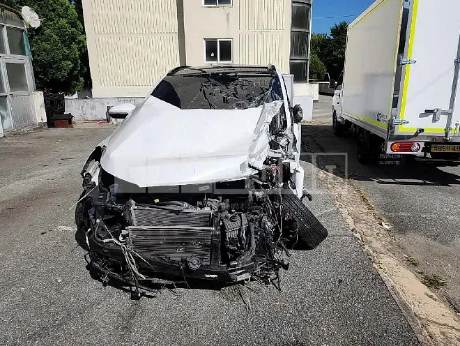 Photo 2 of 45: 2018 Hyundai Tucson, VIN KMHJ5815GJU601402 — Korean insurance auction