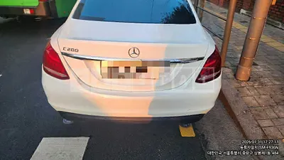 Photo 1 of 13: 2017 Mercedes-Benz C200 — Korean insurance auction