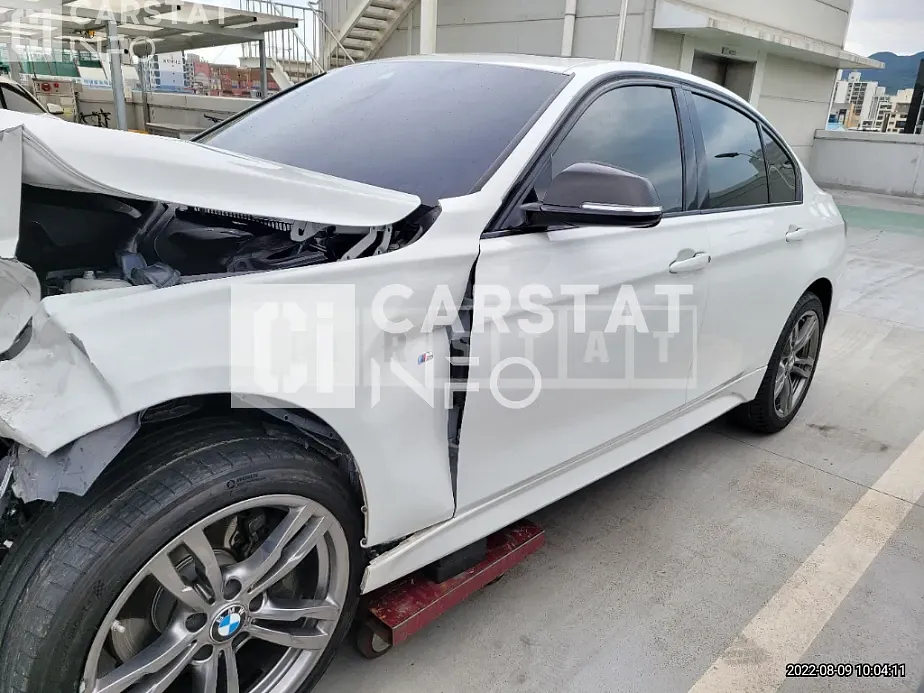 Photo 2 of 19: 2018 BMW 320i — Korean insurance auction
