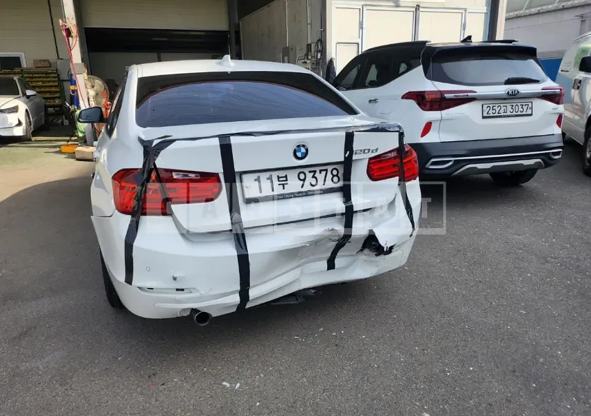Photo 2 of 5: 2015 BMW 320d, VIN WBA3D3106FK470710 — Korean insurance auction