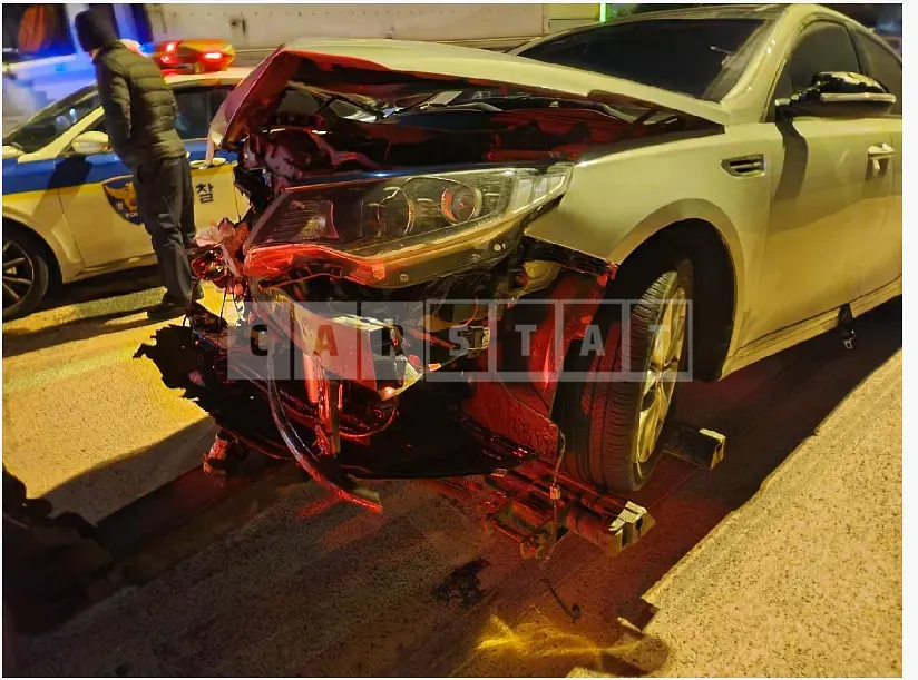 Photo 2 of 8: 2016 Kia K5, VIN KNAGU416BGA019059 — Korean insurance auction
