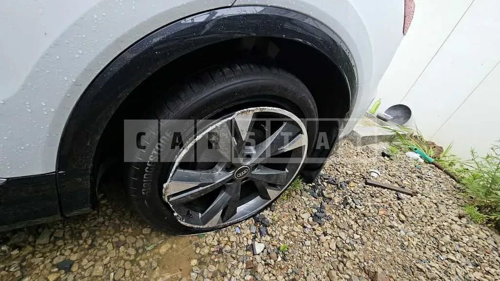 Photo 2 of 17: 2022 Audi Q4 e-tron 40, VIN WAUZZZFZ8NP043083 — Korean insurance auction