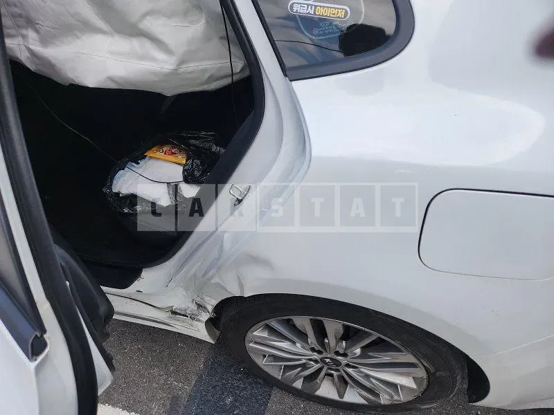 Photo 2 of 29: 2019 Kia K5 — Korean insurance auction