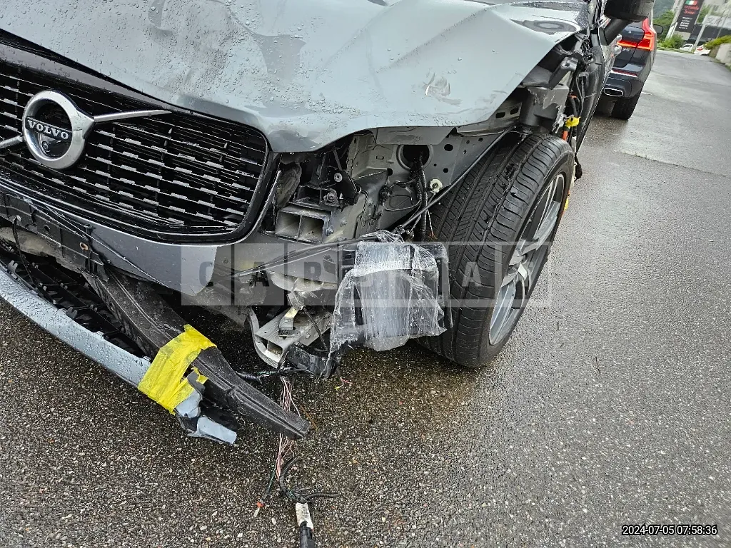 Photo 2 of 34: 2021 Volvo XC60 T8AWD — Korean insurance auction