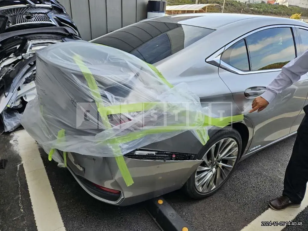 Photo 2 of 20: 2022 Lexus ES300h — Korean insurance auction