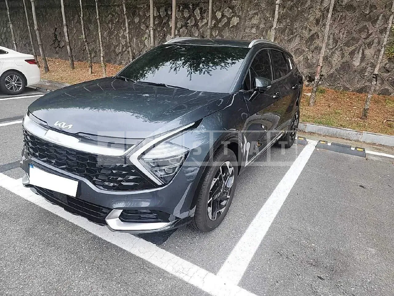 Photo 2 of 29: 2024 Kia Sportage, VIN KNAPV81BGRK323337 — Korean insurance auction