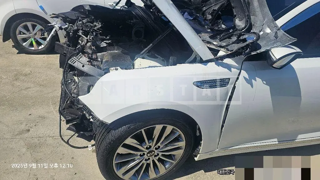 Photo 2 of 9: 2019 Kia K5 — Korean insurance auction