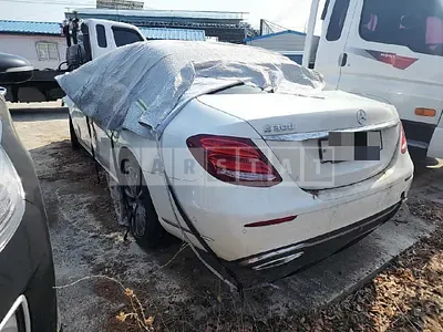 Photo 1 of 18: 2017 Mercedes-Benz E300, VIN WDDZF4JB0JA323219 — Korean insurance auction