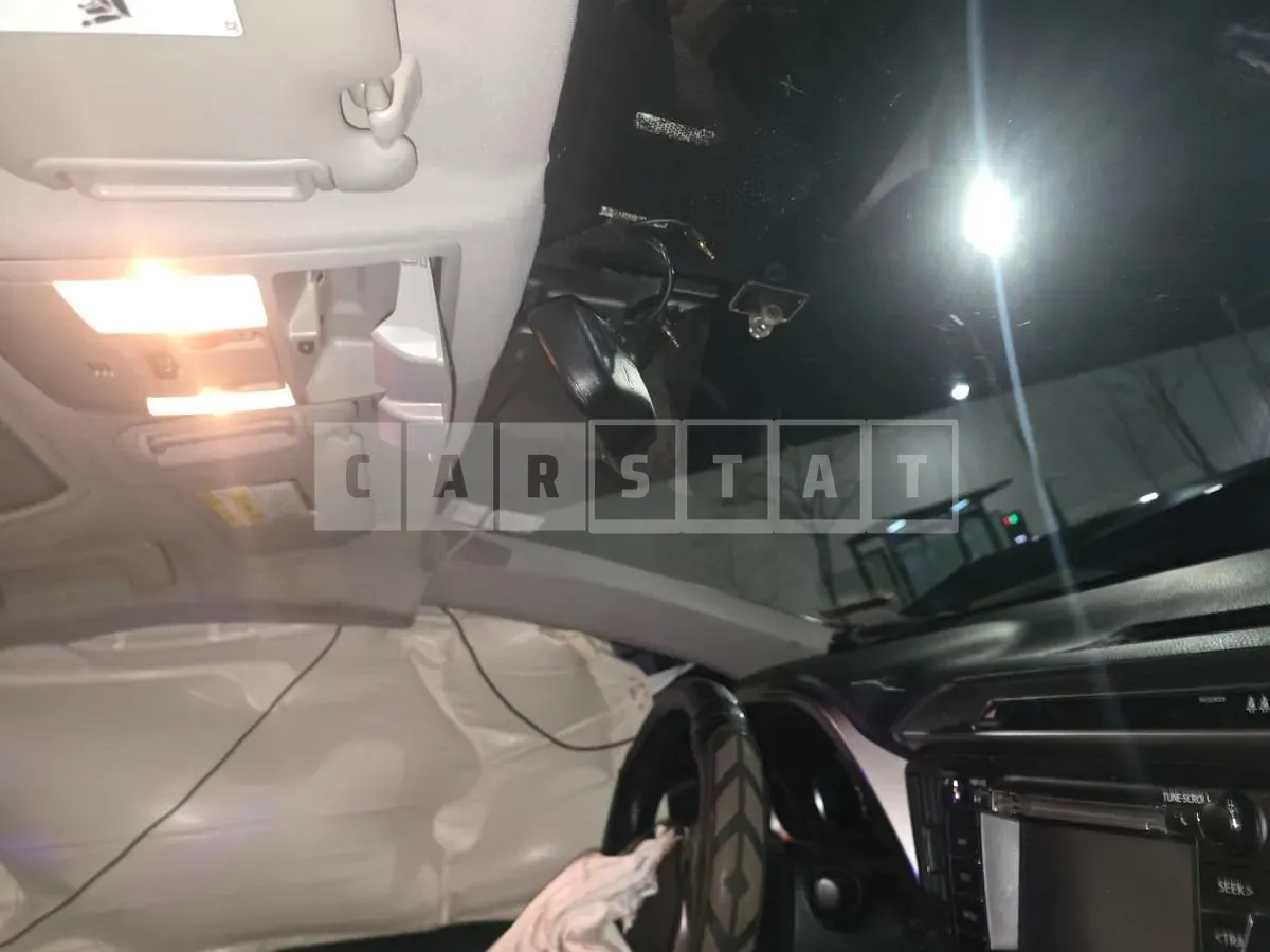 Photo 2 of 5: 2018 Toyota Love 4 Hybrid — Korean insurance auction
