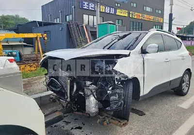 Photo 1 of 16: 2015 Hyundai Tucson, VIN KMHJT81VBFU988432 — Korean insurance auction