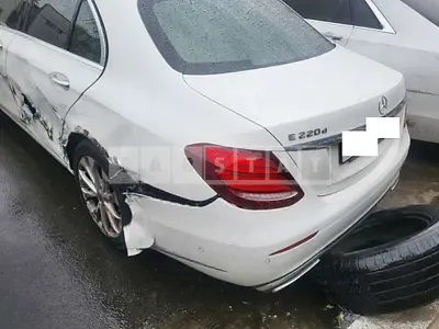Photo 1 of 19: 2019 Mercedes-Benz E220d, VIN WDDZF0EB5KA637811 — Korean insurance auction