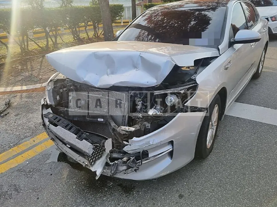 Photo 2 of 5: 2016 Kia K5 LPG, VIN KNAGT416BHA131031 — Korean insurance auction