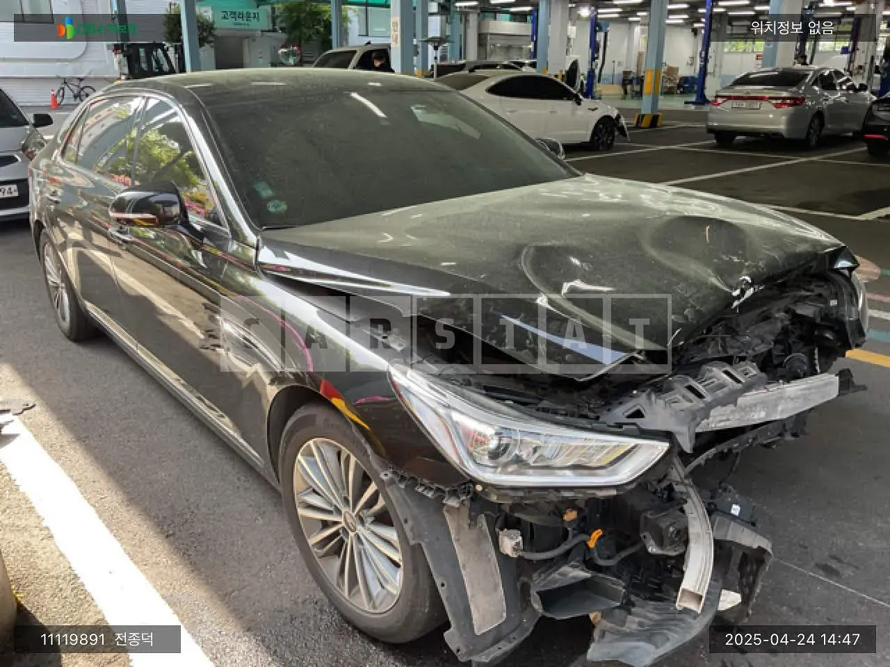 Photo 2 of 14: 2017 Hyundai Genesis EQ900, VIN KMHG141DBJU040194 — Korean insurance auction
