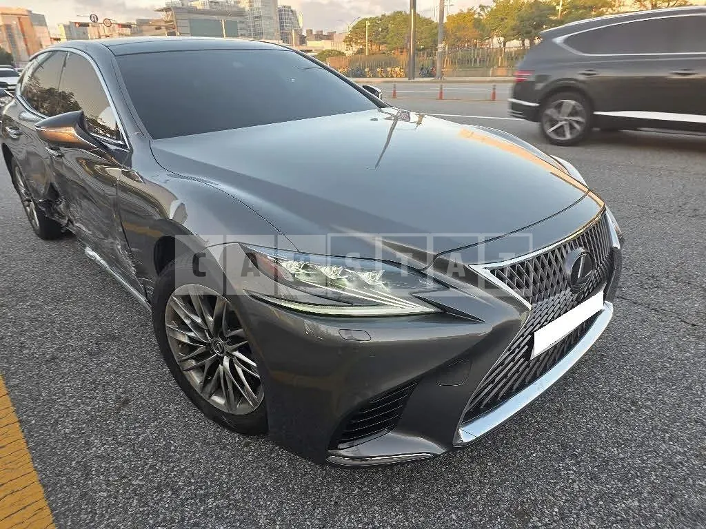 Photo 2 of 14: 2018 Lexus LS500 AWD, VIN JTHC5LFF0J5004998 — Korean insurance auction