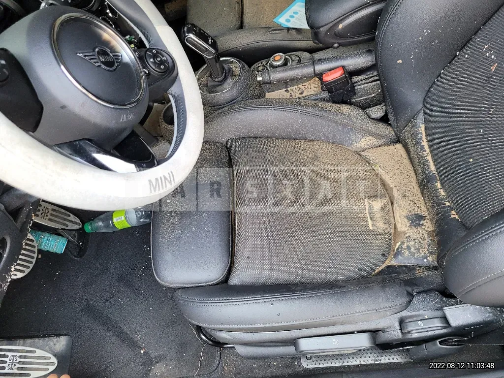 Photo 2 of 37: 2021 MINI Cooper, VIN WMWXV7103M2N38318 — Korean insurance auction