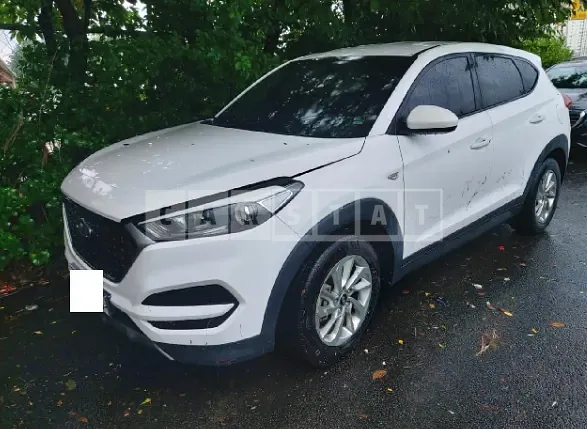 Photo 2 of 14: 2017 Hyundai Tucson, VIN KMHJ2815GHU233830 — Korean insurance auction