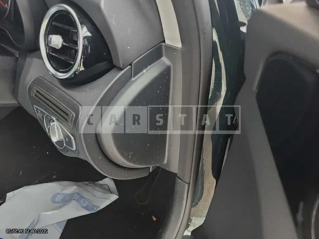 Photo 2 of 9: 2019 Mercedes-Benz C 200, VIN WDDWF8AB5KR488437 — Korean insurance auction