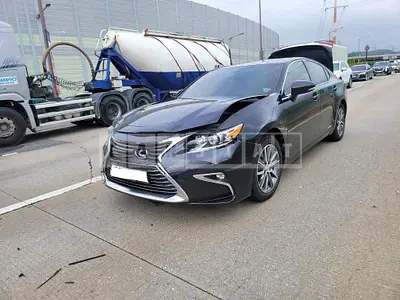Photo 1 of 8: 2017 Lexus ES300h, VIN JTHBW1GG9H2164894 — Korean insurance auction